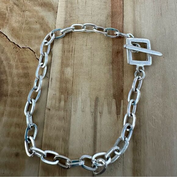 Silver tone toggle closure bracelet - Picture 1 of 3